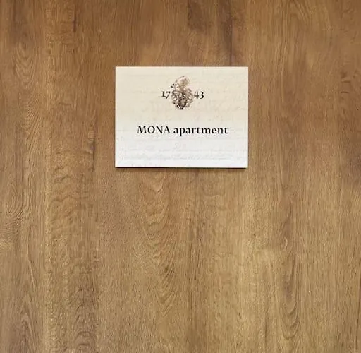 Mona In The Palace ! Apartment