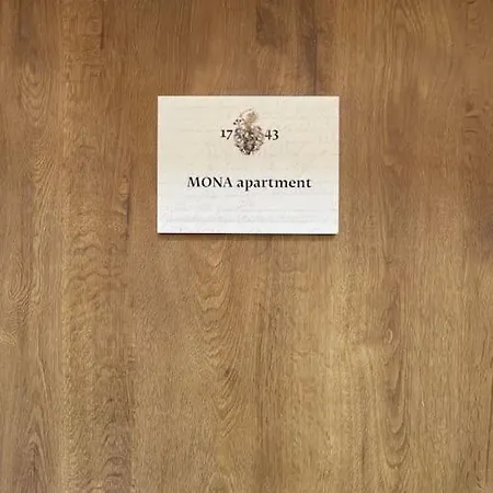 Mona In The Palace ! Apartament