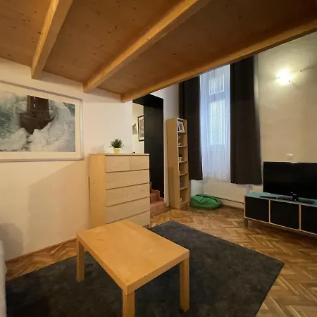 Mona In The Palace ! Bratislava