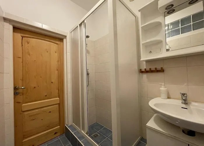 Mona In The Palace ! Apartament