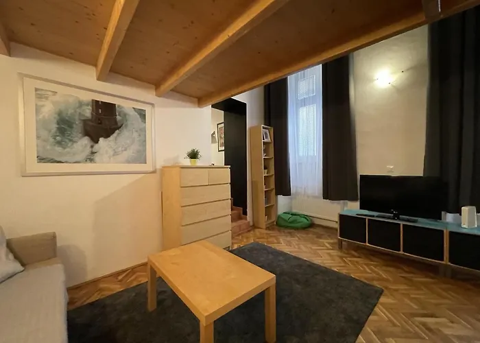 Mona In The Palace ! Bratislava