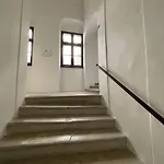 Mona In The Palace ! ブラチスラヴァ